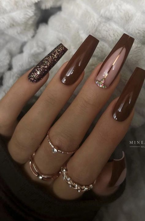 Fall Acrylic Nail Designs 2024, Brown Wedding Nails, Fall Orange Nails Acrylic, Fall 2024 Nail Designs, Acrylic Nails Fall Colors, Best Fall Acrylic Nails, Fall Long Nails Ideas, Brown Nails Acrylic, Fall Nails Trendy