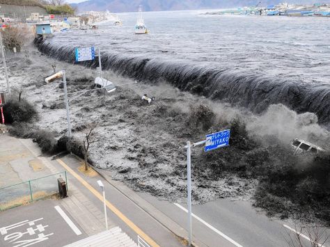 2011 tsunami in Japan Miyagi, Fukushima, Kyushu, Tsunami 2011, الكوارث الطبيعية, No Wave, Tsunami Waves, Split Second, Powerful Images