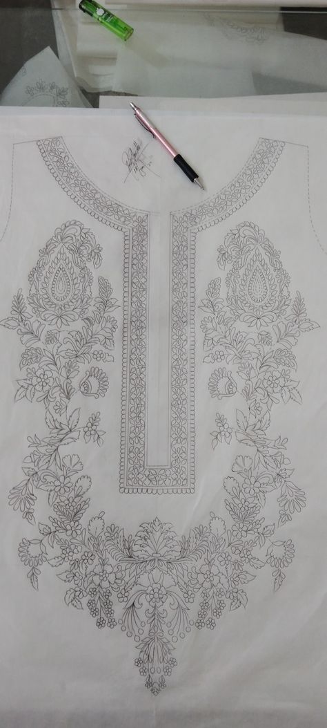 Neck Design Pattern Drawing, Bird Motif Design Embroidery, Embroidery Khakha Designs, Neckline Embroidery Designs Sketch, Neck Border Designs, Khaka Designs Embroidery, Khakha Designs, Embroidery Khaka, Khaka Designs