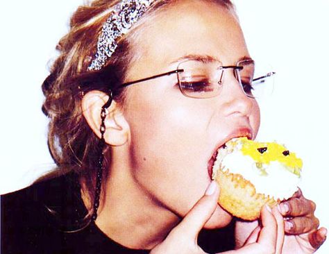 5 Fit Girls Guide, Natasha Poly, Terry Richardson, People Eating, Girls With Glasses, Guilty Pleasures, Kate Moss, Vogue Paris, Perm