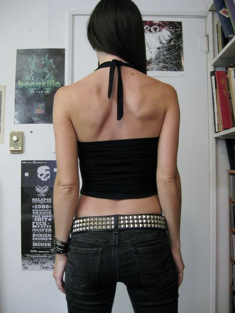 Back View: Dragonforce shirt crop halter tank top DIY metal. Up for auction on Ebay! http://www.etsy.com/shop/kissofdoom Diy Halter Top From T Shirt How To Make, Halter Top Diy Tee Shirts, Tshirt To Halter Top, How To Turn T Shirt Into Halter Top, Black Halter Top Outfit, Make Halter Top From Tshirt, Tank Top Diy, Diy Halter, Diy Halter Top