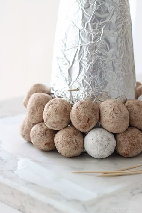 Donut Hole Tree, Brunch Food Ideas, Baby Shower Brunch Food, Traditional Christmas Food, Brunch Food, Birthday Breakfast, Donut Holes, Baby Shower Brunch, Christmas Brunch