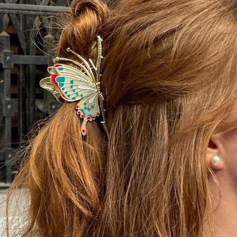 “Every wounded being is forced to undergo metamorphosis.” Franz Kafka... 🖋️Happy Wednesday All ❤️❤️ Butterfly Aesthetic Clothes, Butterfly Clip Hair, Aesthetic Hair Clips, Hair Clips Aesthetic, خواتم خطوبة, 00s Mode, Butterfly Hair Clips, Lily Evans, Butterfly Hair Clip