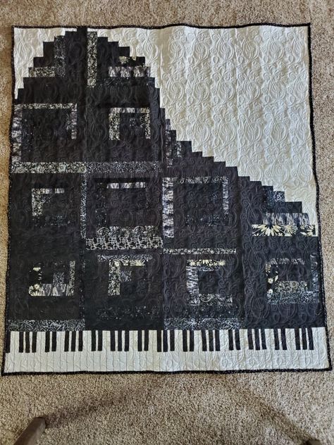 Piano Quilt Pattern, Music Themed Quilts, Piano Quilt, Music Quilts, Music Quilt, Denim Quilt Patterns, Amazing Quilts, Panel Quilt Patterns, Log Cabin Designs