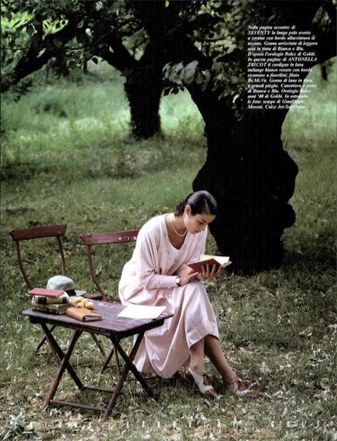 80s-90s fashion photography : Vogue Italia (1986) By Renata Grignaschi Vogue Italia 90s, 80s And 90s Fashion, Book Cafe, Eyes Blue, Word Find, Hair Brown, Vogue Italia, Beauty And Fashion, 80 Dress