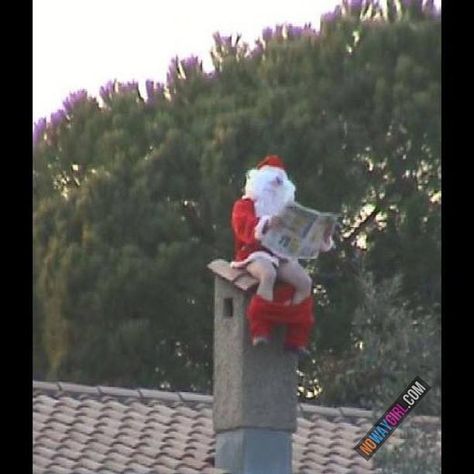 Santa Why?! Using The bathroom  in peoples chimneys!! Smh Lol!! #SomebodysGonnaHaveAStinkyPresent2nite Scary Christmas, Vintage Christmas Photos, Bad Santa, Christmas Memes, Santa Clause, Christmas Mood, Vintage Humor, Christmas Aesthetic, Christmas Images