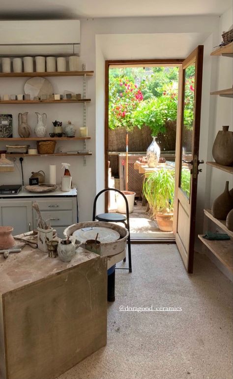 Home Art Studio, Throwing Clay, Art Studio Space, Studio Loft, Pottery Vases, Wheel Throwing, Art Studio At Home, Pottery Workshop, Organic Decor