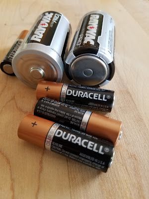 Sunshine Guerrilla: Where to Donate Batteries Batteries Aesthetic, Physics Diagram, Metallica Aesthetic, Batterie Off, Ups Batteries, Survival Kit Items, Battery Recycling, Battery Repair, Camera Batteries