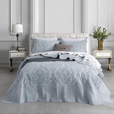 It’s a shame how most of us stick to using traditional bed covers most of our lives. There are many types of bed covers, and each type has something different to offer. By using only one type throughout our lives, we miss out on the benefits the rest can provide. #bed #beds #bedding #bedroom #bedrooms #bedroomdesign #bedroomdecor #sleep Grey Bedspread, Comforter Bedding, Lightweight Bedding, Bed Quilt Cover, Bedspread Set, Coverlet Set, Types Of Beds, Bed Styling, King Size Bed