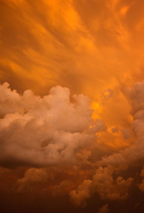 Sundial Color, Orange Clouds, Marvel Wall, Cloud Photos, Jaune Orange, Orange Walls, Rainbow Aesthetic, Orange You Glad, Gold Aesthetic