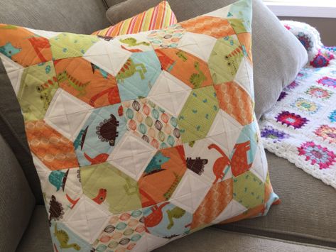 Dinosaur pillow tutorial Quilted Pillow Covers Free Pattern, Snowball Quilt Block, Quilted Cushion Covers, Dinosaur Pillow, Snowball Quilts, Small Quilt Projects, Quilted Cushion, Button Tree, Quilted Pillow Covers