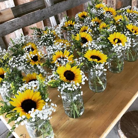 Sunflower Wedding Decorations, Sunflower Party, Sunflower Themed Wedding, Sunflower Baby Showers, Deco Champetre, Bee Baby Shower, Sunflower Wedding, Baby's Breath, Backyard Wedding