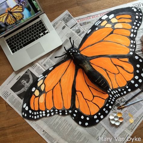 X10 life size model of Monarch Butterfly made from: papermache for body, pipecleaner antennae and legs. Wings are from 4 mm corrugated plastic. I also made models of Monarch caterpillar (5th instar), egg and chrysalis... Paper Mache Caterpillar, Butterfly Model School Project, Paper Mache Insects, Paper Mache Butterfly, Paper Mache Home Decor, Cardboard Butterfly, Paper Mache Ideas, About Butterfly, Butterfly Project