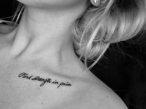 Colerbone Tattoos Woman, Writing On Collar Bone Tattoo, Tattoos Under Collar Bone For Women, Colar Bone Tattoo Quotes, Upper Collar Bone Tattoo, Collie Bone Tattoo, Collar Bone Tattoo Quotes For Women, Collar Bone Tattoo Writing, Womens Collarbone Tattoo