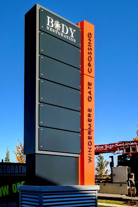 Multi Tenant Monument Sign, Totem Signage Design, Modern Monument Sign, Pylon Signage Design, Tenant Signage, Exterior Signage Design, Monument Signage, Dental Design Interior, Hospital Signage