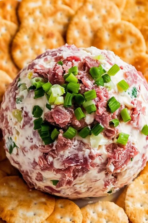 Chipped Beef Cream Cheese Ball, Cheeseball Dried Beef, Cheese Ball With Dried Beef, Chip Beef Cheeseball, Dried Beef Cheeseball, Dried Beef Dip, Dried Beef Cheese Ball, Beef Cheeseball, Chipped Beef Cheese Ball