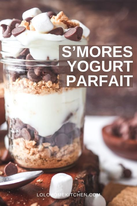 S'mores Yogurt Parfait is a mix of all the best parts of a classic s'more in an easy parfait recipe. This yogurt parfait recipe is great for a sweet treat or tasty breakfast idea. Yogurt Parfait Ideas, Parfait Ideas, Easy Parfait, Breakfast Yogurt Parfait, Kids Yogurt, Yogurt Parfait Recipe, Parfait Recipe, Easy Snacks For Kids, Parfait Recipes