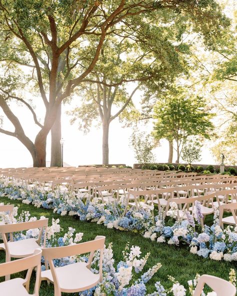 Blue Willow Wedding, Blue Hydrangea Wedding, Blue White Weddings, Tropical Wedding Flowers, Cottage Wedding, Light Blue Wedding, Hydrangeas Wedding, East Coast Wedding, Something Blue Wedding