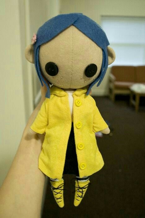 Coraline Doll, Coraline Jones, Raining Outside, Kawaii Plushies, Mask Shop, Creepy Dolls, Neil Gaiman, To Wait, Felt Dolls