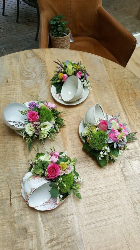 Tea Cup Decorations, Tea Party Centerpieces, Tea Cup Centerpieces, Cup And Saucer Crafts, Teacup Crafts, Tea Party Table, Tea Party Decorations, Flower Arrangements Simple, Alice In Wonderland Tea Party