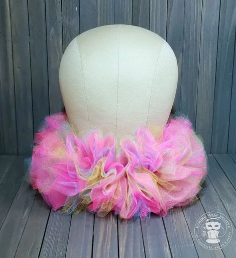 Simple DIY Ruffle Collar - Make It Tonight - Making Make Believe Tulle Neck Collar, Tulle Collar Diy, Ruffle Collar Diy, Clown Ruffle Collar, Collar Template, Ruffle Collar Pattern, Clown Costume Diy, How To Make A Ruffle, Costume Collar