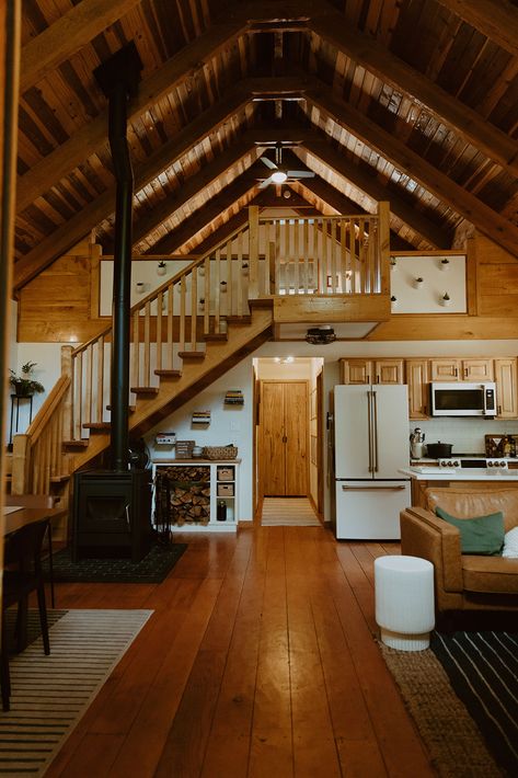 Modern Log Home, Modern Cabin Interior, Small Barn House, Small Cabin Interiors, Farm Style House, Cedar Hot Tub, Cabin Loft, Cabin Interior Design, Log Cabin Interior