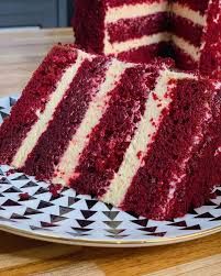 Belíssimo que só, o bolo Red Velvet já atrai nossa atenção pela sua massa vermelha maravilhosa. O melhor de tudo é que a massa mais o recheio tornam o conjunto da obra irresistível! Vem ver como fazer essa delícia aí mesmo na sua casa. #bolo #redvelvet #doce #facil #façavocêmesma #culinária #cozinha Bolo Red Velvet Receita, Red Velvet Cake Recipe Easy, Bolo Red Velvet, Red Velvet Cake Recipe, Brownie Cupcakes, Cake Business, Red Velvet Cake, Velvet Cake, Vanilla Cake