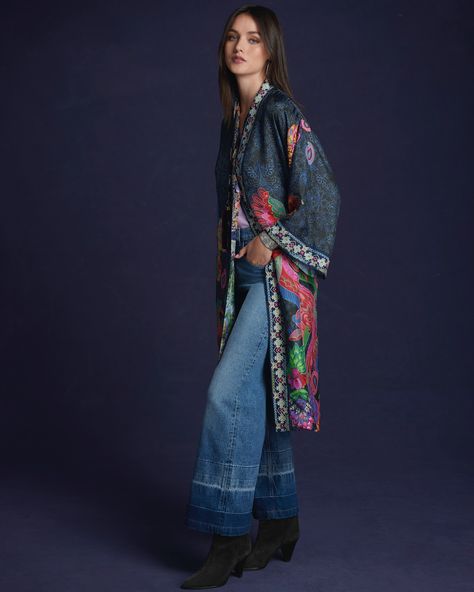 Swipe for our favorite outfit formula. Meet our reversible Eliza Kimono. Johnny Was Kimono, Fitted Bodysuit, Kimono Online, Flowing Sleeves, Lounge Looks, Silk Set, Outfit Formulas, Contrasting Trim, Boho Chic Outfits