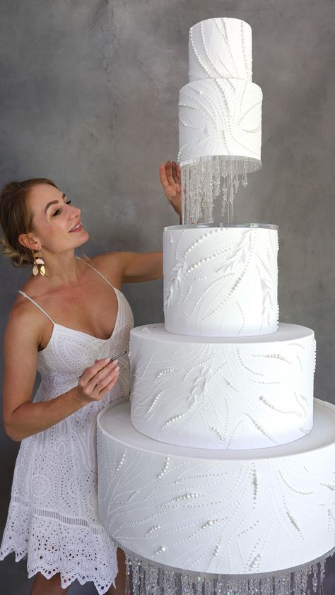 Ekaterina Salinger (@ekats) • Instagram photos and videos Giant Wedding Cake, Wedding Cake Guide, Logo Doce, Extravagant Wedding Cakes, Wedding Cakes Ideas, Cake Design Inspiration, Peacock Wedding Theme, Brides Cake, Dream Wedding Cake