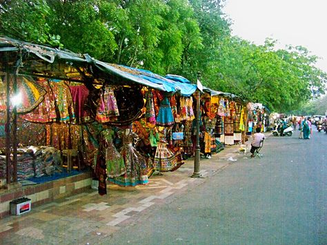 Know Ahmedabad City through amdavadi - Street Shopping- Law Garden Law Garden Ahmedabad Snap, Law Garden Ahmedabad, Ahmedabad City, Market Scene, Garden Fashion, Street Shopping, Garden Drawing, Meri Jaan, Indian Inspired