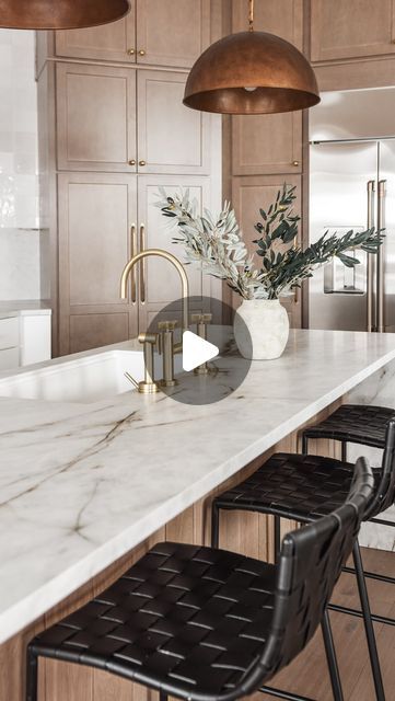 Caitlin Pappas | Interiors + Living on Instagram: "Friends, I’ve gotten MANY questions about our countertop stone, so I made this reel to address these kitchen countertop FAQs. There’s a LOT more information in the caption in case you’re considering sintered stone for your next project. 😃  “What is your stone called?” Himalaya Crystal, which is a sintered stone by @neolithnorthamerica.  “Why sintered stone?” Because our kitchen is the heart of our home, and I wanted it to be not only beautiful and elegant, but also low maintenance and durable. Plus, it’s made from recycled natural materials such as quartzite (not to be confused with the man-made “quartz”), marble, granite, and other kinds of stone.  “Is it more durable than granite and quartz?” Yes. Neolith’s sintered stone can be used in Kitchen Ideas With Quartz Countertops, Neolith Estatuario Kitchen, Neolith Himalaya Crystal Kitchen, Sintered Stone Countertops Kitchen, Perla Venata Quartzite Countertops, Quartz Vs Quartzite Countertops, Neolith Countertop Kitchens, Costal Kitchens, Cristallo Quartzite Kitchen