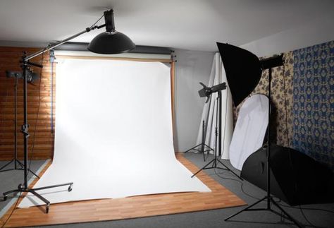 Domowe, tanie studio fotograficzne - jak zacząć? [poradnik - cz. 2 Pavel Losevsky © Więcej zdjęć na Fotolia.pl Big Lamp, Dark Room, Studio Lighting, Room Lights, Light Photography, Home Studio, Wardrobe Rack, Studio Photography, Photo Studio