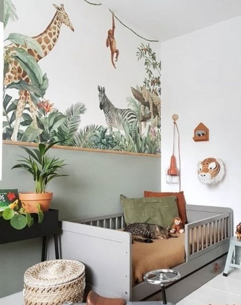 Zien: prachtige kinderkamer in jungle thema - Alles om van je huis je Thuis te maken | HomeDeco.nl Kids Room Jungle, Kids Jungle Room, Safari Room, Ideas Habitaciones, Kids Rooms Inspo, Baby Boy Room Decor, Toddler Room Decor, Nursery Room Design, Toddler Boys Room