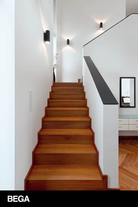 Stair Case Wall Lighting Ideas, Wall Lights Stairs Stairways, Lighting On Staircase, Lights Stairs Ideas, Staircase Wall Railing, Mid-century Modern Staircase, Stair Wall Lights Staircases, Railing Wall Design, Home Stairs Lighting