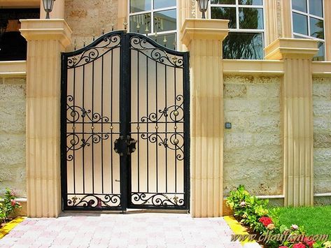 Iron Interior Design, Metal Doors Design, Iron Door Design, House Interior Design Styles, Door Gate Design, Wrought Iron Doors, Bungalow Design, Wrought Iron Gates, Iron Door