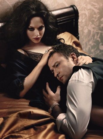 Justin Timberlake and Amanda Seyfried for W Magazine October 2011 Michael Thompson, John Wilson, Couple Poses Reference, Body Reference Poses, W Magazine, Playing With Hair, Human Poses Reference, Human Poses, Character Poses