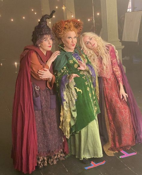 Mary Hocus Pocus, Hocus Pocus Witch Costume, Sarah Sanderson Hocus Pocus, Mary Sanderson Costume, Sanderson Sisters Costumes, Hocus Pocus Halloween Costumes, Sarah Sanderson Costume, Hermanas Sanderson, Sister Halloween Costumes