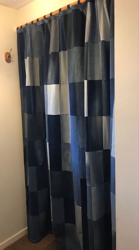 Recycled denim door curtain Denim Recycling Ideas, Denim Ideas Recycling, Denim Curtains, Upcycled Denim Diy, Återvinna Jeans, Diy Bags Jeans, Patchwork Curtains, Denim Crafts Diy, Makeup Looks Natural