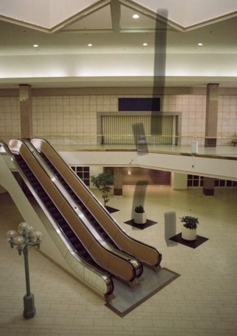 Liminal Spaces on Twitter: "… " Cupertino California, Abandoned Malls, Dead Malls, Vintage Mall, Nostalgic Pictures, Dreamcore Weirdcore, Liminal Spaces, Empty Spaces, Weird Dreams