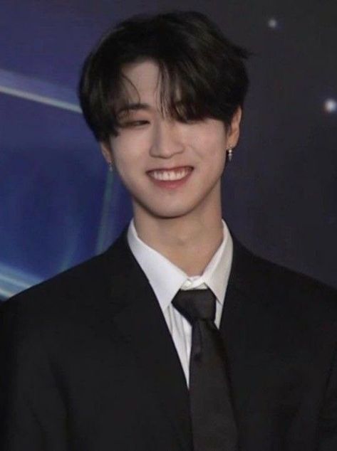 Han Jisung Mama 2022, Han Black Hair, Straykids Icon, Beautiful Black Hair, Mama Awards, Hair Icon, Zoo Wee Mama, British Men, Homeless Children