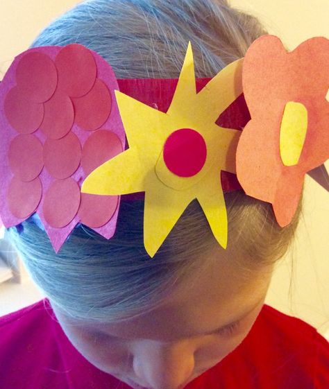 Frida Kahlo inspired paper flower headband for kids. Artist Inspired Art Projects, Artist Inspired Art, Art Ideas For Toddlers, Frida Kahlo Flower Crown, Freida Kahlo, Famous Artists For Kids, Art Hats, Flowers Headband, Artist Study