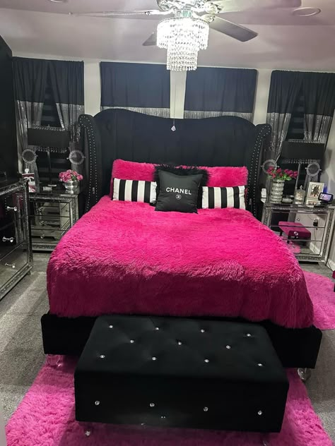 Hot Pink And Black Bedroom Ideas, Black Woman Bedroom Ideas, Black Pink Bedroom Ideas, Black And Pink Room Ideas Bedrooms, Black And Hot Pink Room, Hot Pink And Black Room, Hot Pink Room Ideas, Pink And Black Room Ideas, Black And Pink Bedroom Ideas