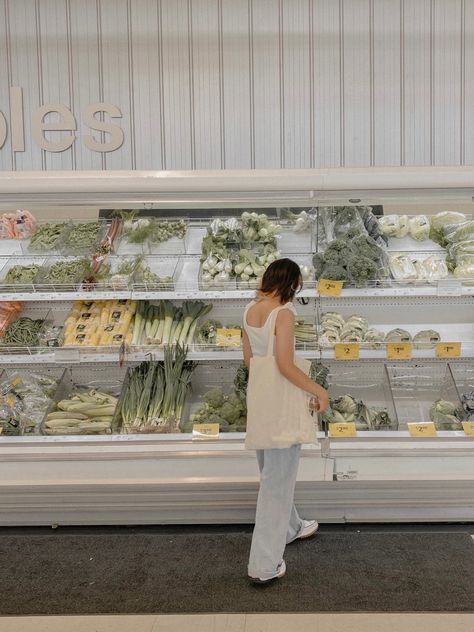 Supermarket Outfit, Supermarket Aesthetic, Grocery Store Design, Pose References, Grocery Stores, Grocery Shop, Minimalist Aesthetic, White Aesthetic, Grocery Bag