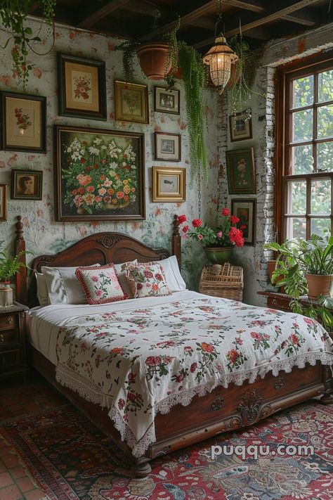 Maximalist Bedroom, Cottagecore Bedroom, Vintage Bedroom Ideas, Moody Bedroom, Art Deco Bedroom, Deco Bedroom, Casa Vintage, Vintage Bedroom, Bedroom Color Schemes