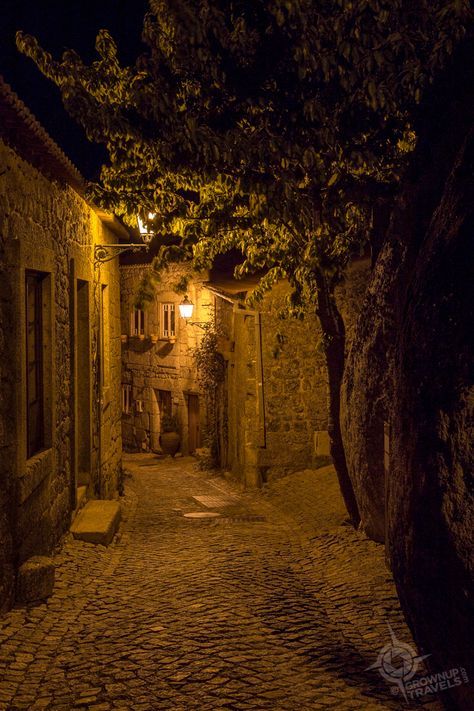 Monsanto Portugal, Night Village, Village At Night, Town At Night, Portugal Vacation, Old Street, Night Night, Images Esthétiques, Portugal Travel