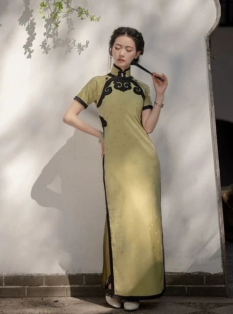 Qipao – Page 2 – Nüwa Hanfu Kimonos, 1920s Qipao, Green Qipao, Vintage Qipao, Qipao Vintage, Vintage Shanghai, Autumn Fragrance, Cheongsam Vintage, 2024 Lookbook