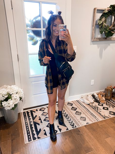 Romper With Boots Outfit, Romper With Boots Winter, Romper Outfit With Boots, Romper With Flannel Outfit, Romper Tights Boots, Romper Outfit Fall, Shorts Romper Outfit, Black Romper Shorts, Flannel Outfits