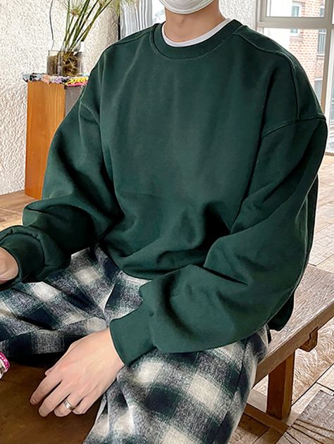 Crewneck Outfit Men, Green Sweatshirt Outfit, Green Hoodie Outfit, Dark Green Crewneck, Sweatshirt Outfit Men, Green Sweater Outfit, Dark Green Sweatshirt, Crewneck Outfit, Manish Fashion