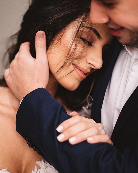 Wedding Fotos, Engagement Photography Poses, Wedding Portrait Poses, Couple Engagement Pictures, Engagement Pictures Poses, Romantic Photoshoot, Wedding Photoshoot Poses, Romantic Couples Photography, Wedding Picture Poses