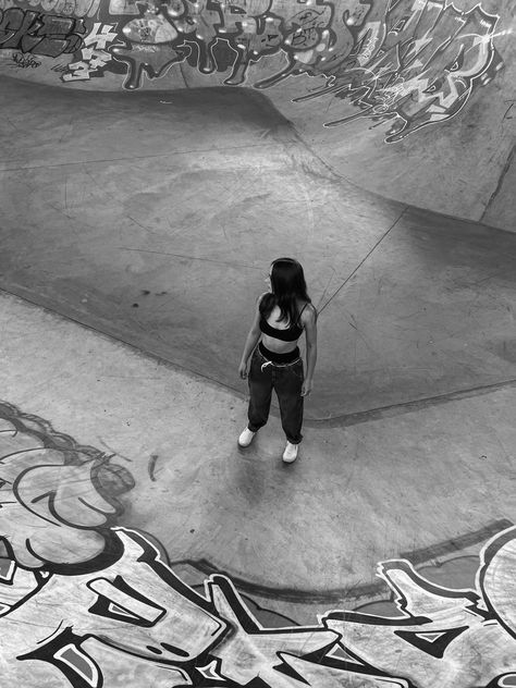 #skate #skatepark #instagram Skateboard Photoshoot Ideas, Skatepark Photoshoot Fashion, Skate Park Aesthetic, Skate Park Photoshoot, Skatepark Photoshoot, Skate Photoshoot, Skater Photoshoot, Skate Bord, Skate Photography